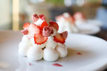 今日は苺のバシュラングラッセです