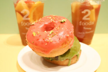 今日はラズベリーピスタチオドーナツです