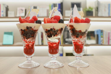 今日はパフェ “Waltz for berry”です