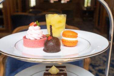 今日はアフタヌーンティーセットです