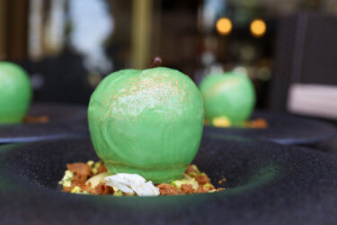 今日はポムヴェールのケーキです