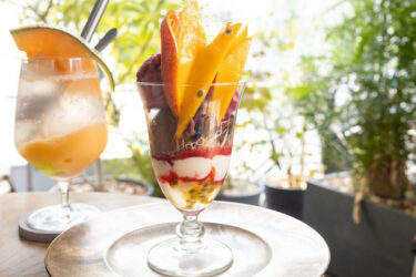 今日は太陽のタマゴと宮崎マンゴーのパフェです