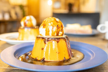 今日は自家製プリン バニラアイスのせです