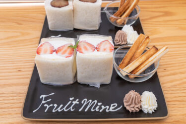 今日はイチゴサンドと栗サンドです