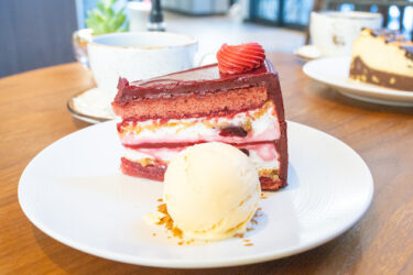 今日はレッドベルベットケーキです