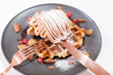 今日は自家製バニラアイスとモンブラン のクロッフルです