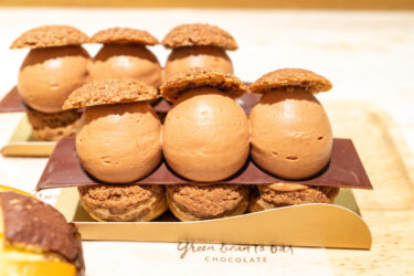 今日はエクレアです