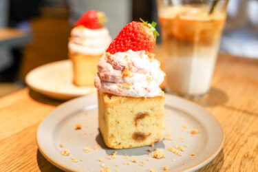 今日はいちごのベイクドケーキです