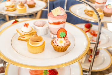 今日は苺のアフタヌーンティーセットです