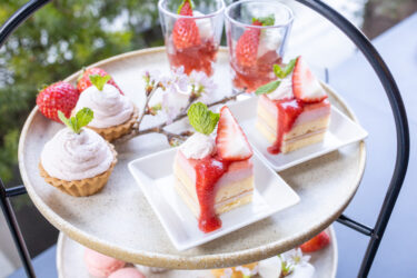 今日は桜といちごのアフタヌーンティーです