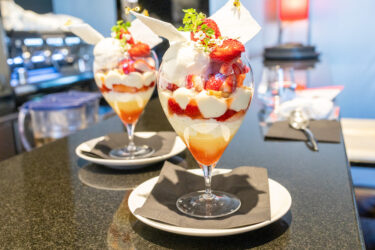 今日は苺”いばらキッス”酒粕 柚子のパフェです