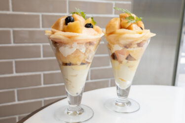 今日はプレミアムピーチパフェです