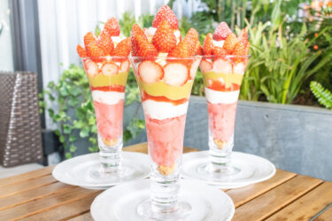 今日は栃木県産とちあいかとピスタチオのパフェです