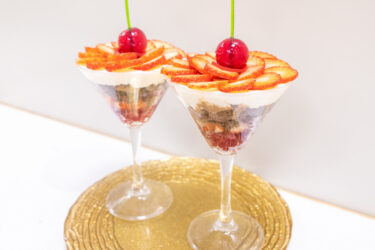 今日は傘、時々、、苺パフェです