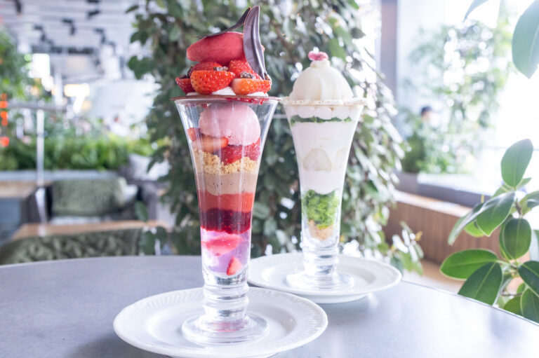 今日はいちごのパフェです