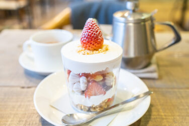 今日はいちごのパフェです