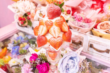 今日はバレンタインスペシャルいちごパフェです