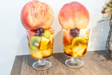 今日は特大ピーチサマープリンパフェです