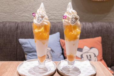 今日はパイナップルとオレンジのサンシャインパフェです