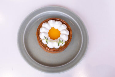 今日はレモンタルトです