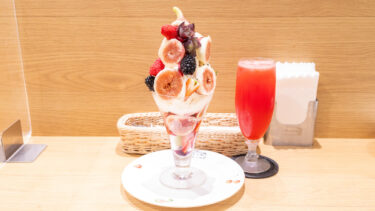 今日はいちじくとベリーのパフェです