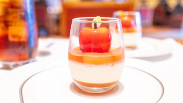 今日はりんごのムースです