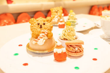 今日はクマちゃんクリスマスプレートです