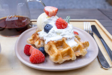 今日は季節のクロッフル -ストロベリーMIX-です