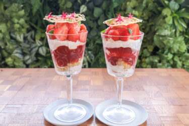 今日は苺と柑橘のパフェです