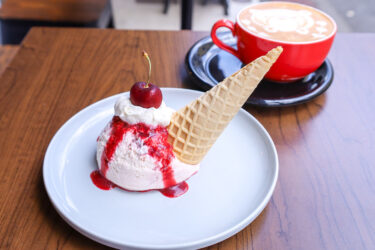 今日はand Cherry チーズケーキです