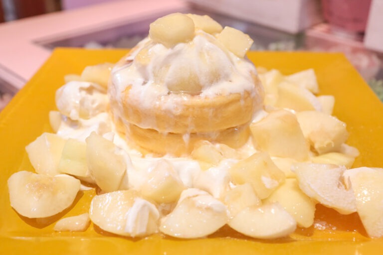 今日は桃のなだれパンケーキです