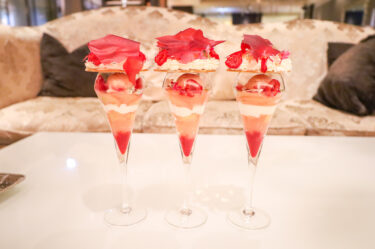 今日は白桃パフェです