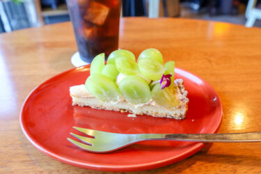 今日はシャインマスカットのタルトです