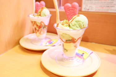 今日はピスタチオとキャラメルソースパフェです